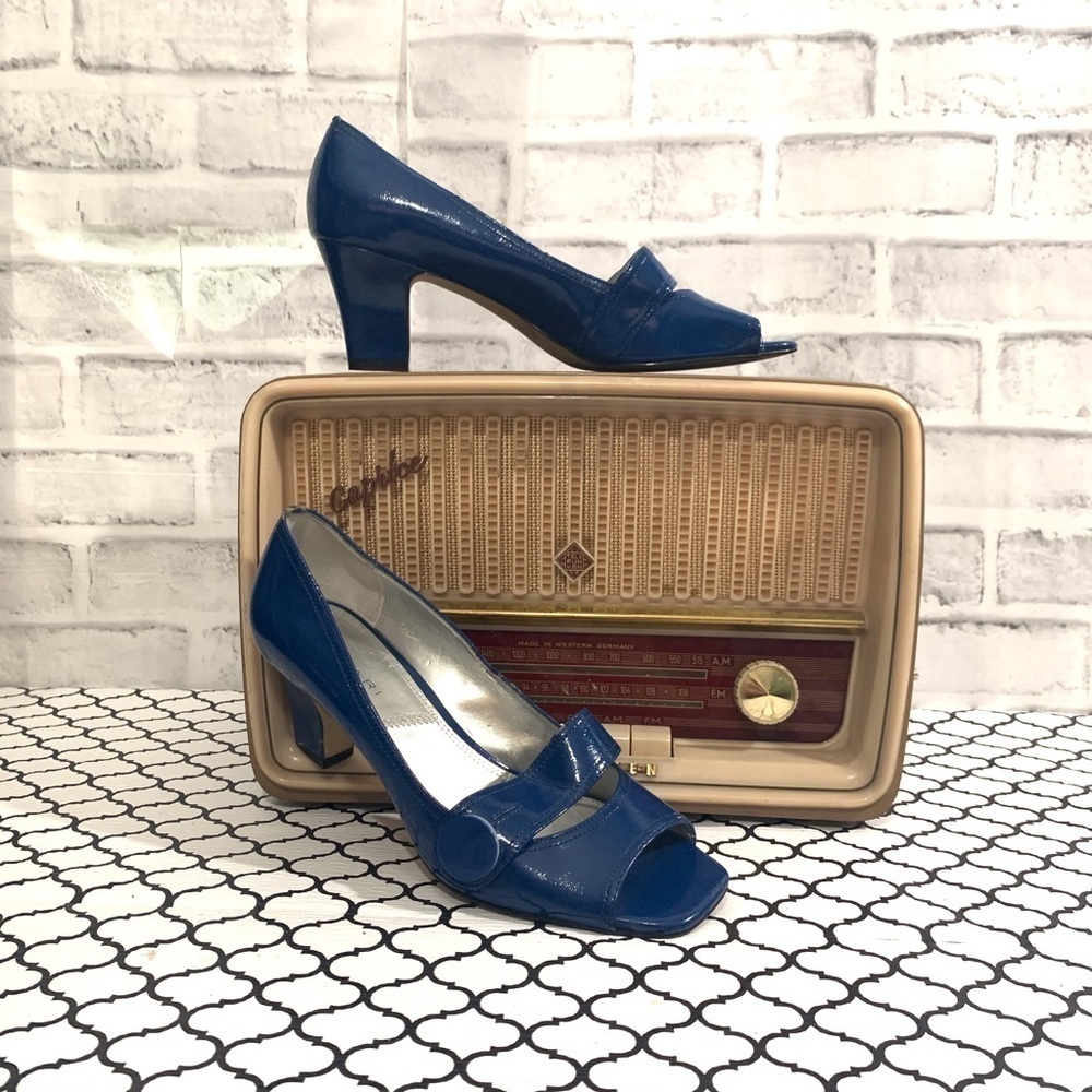 Tahari blue peep toe heel